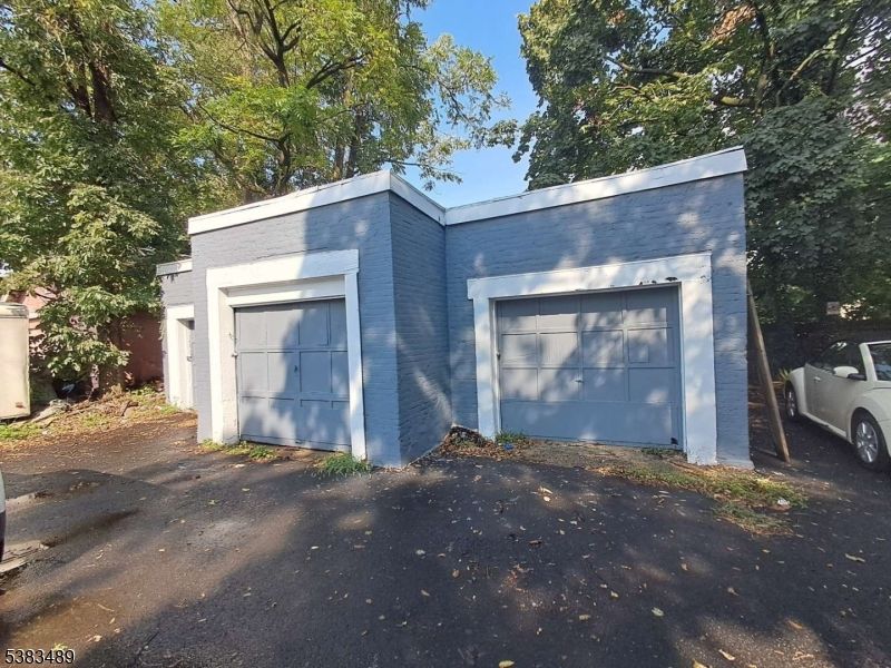 Detached Garage, Exterior