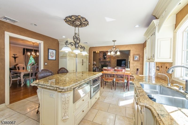 Chandelier, Dining room, Interior, Kitchen, Pendant Lights, Recessed Lighting, Wood Texture Flooring