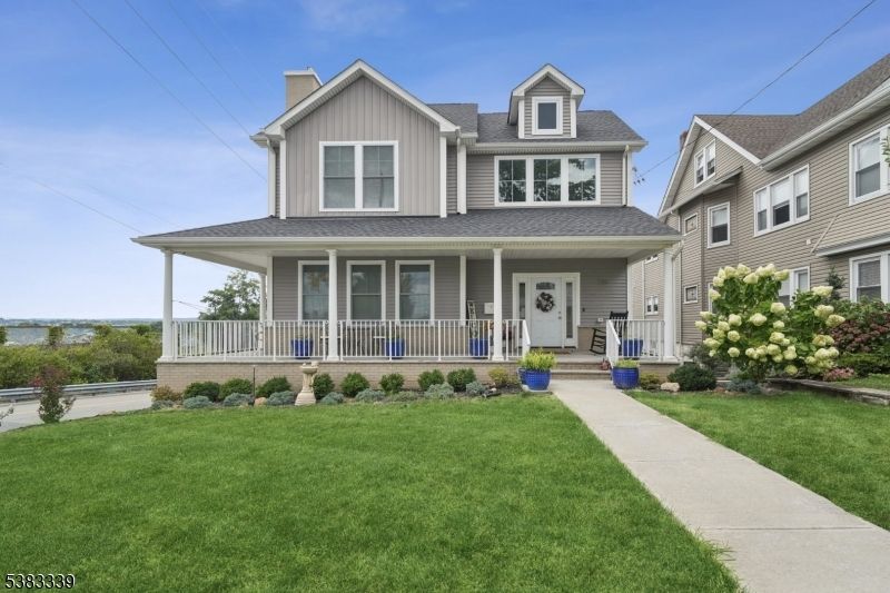 Exterior, Facade, Farmhouse