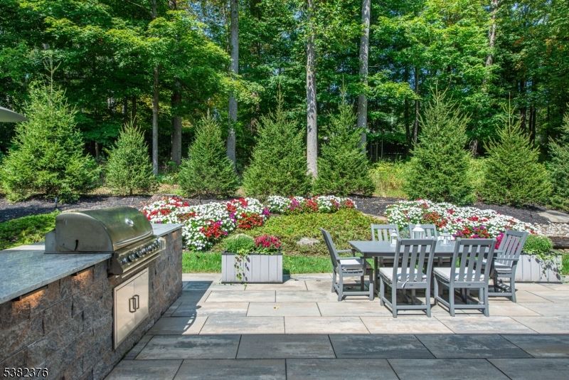Exterior, Outdoor Kitchen