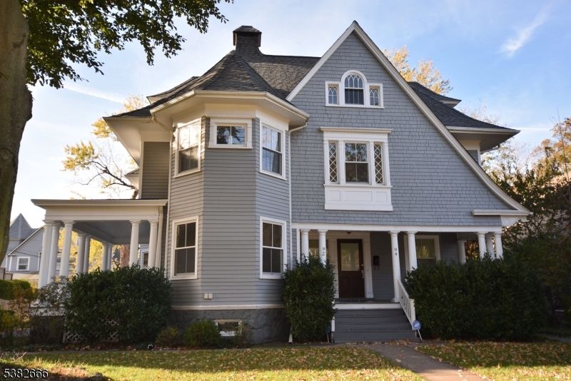 Exterior, Facade, Queen Anne Victorian
