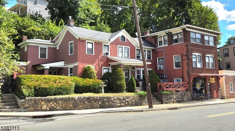 Exterior, Facade, Rowhouse