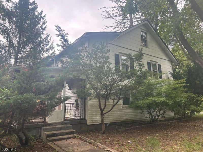 Exterior, Facade, None