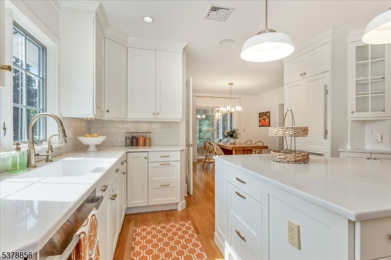 Chandelier, Dining room, Interior, Kitchen, Pendant Lights, Recessed Lighting, Wood Texture Flooring