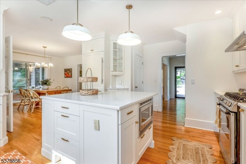 Chandelier, Dining room, Interior, Kitchen, Pendant Lights, Recessed Lighting, Wood Texture Flooring