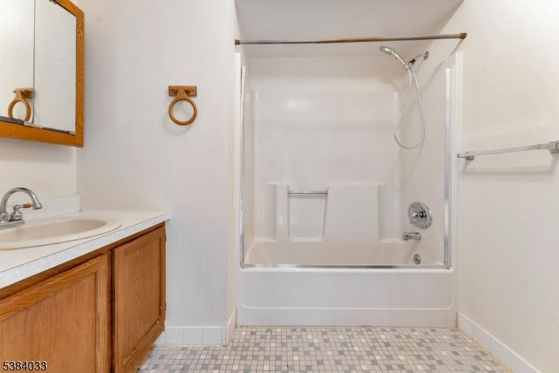Bathroom, Interior, Tile Countertops