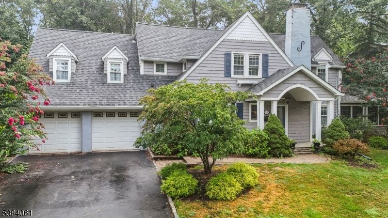 Attached, Exterior, Facade, Tudor Revival