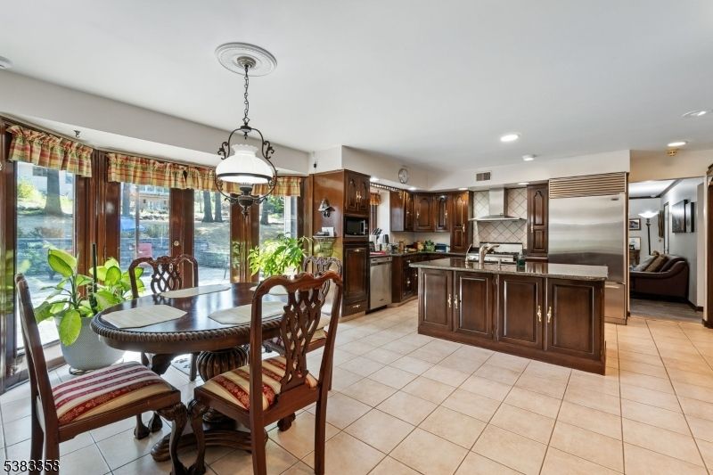 Dining room, Interior, Kitchen, Pendant Lights, Recessed Lighting, Stainless Steel Appliances