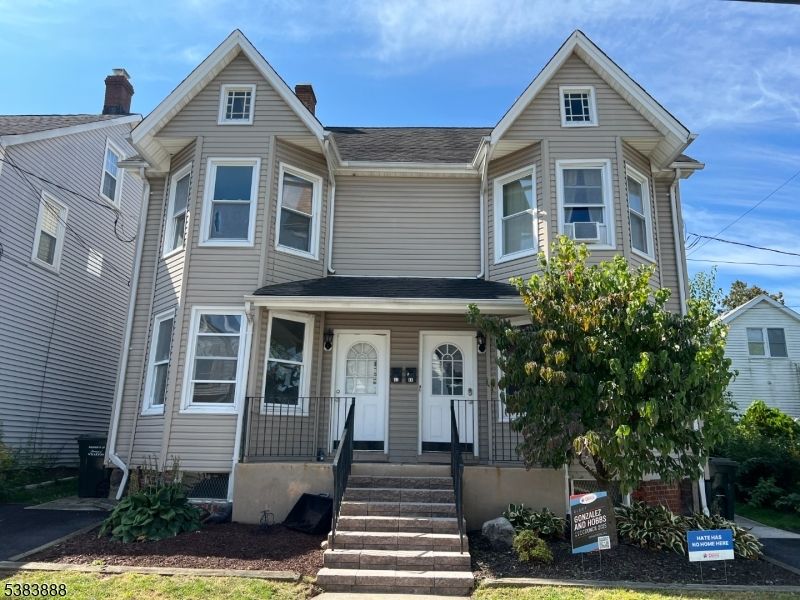 Exterior, Facade, Queen Anne Victorian