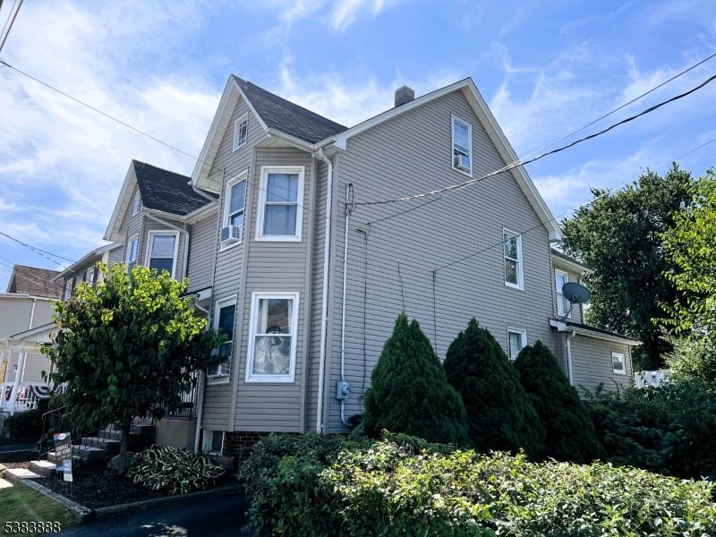 Exterior, Facade, Queen Anne Victorian