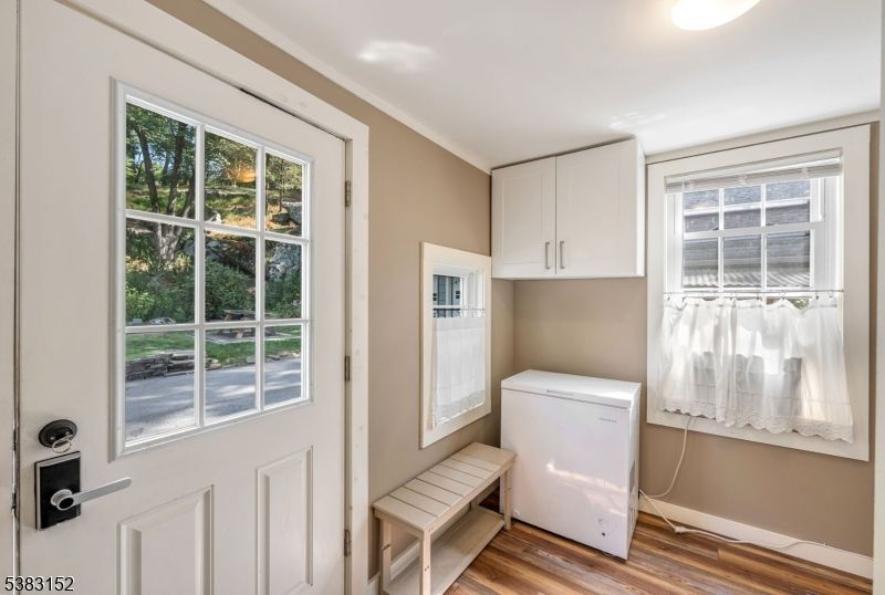 Interior, Washer, Wood Texture Flooring
