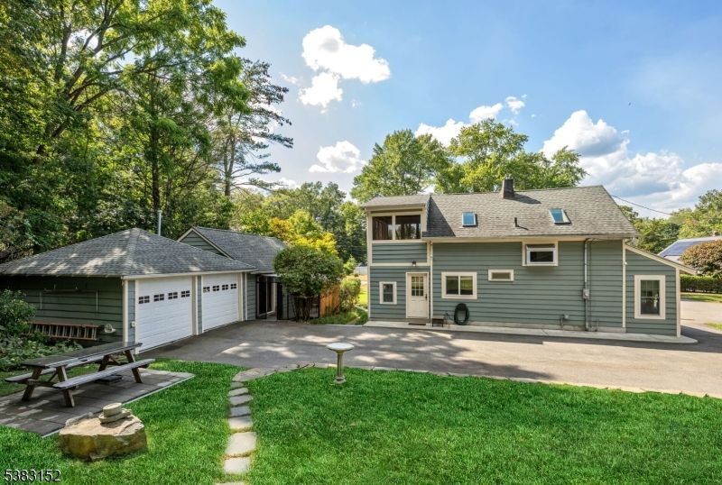 Backyard, Detached Garage, Exterior