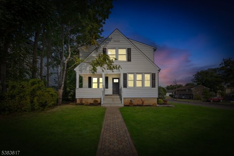 Exterior, Facade, Farmhouse