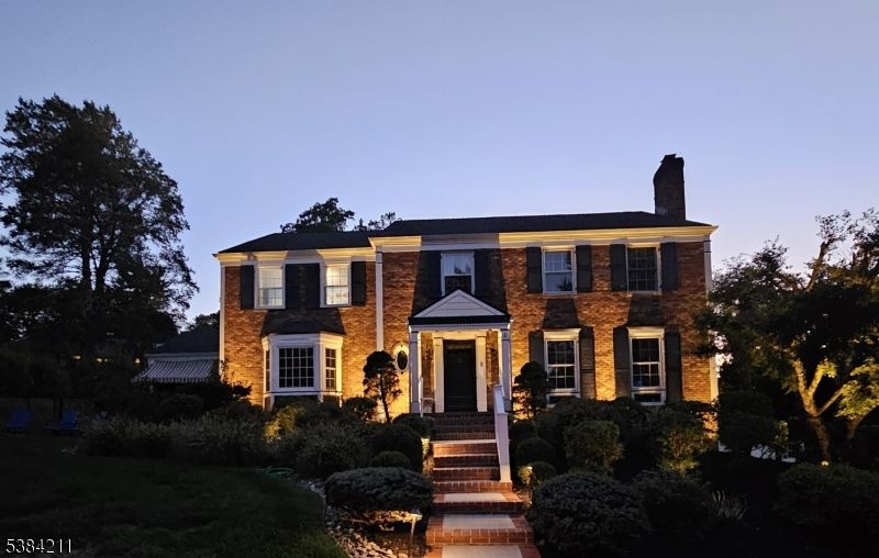 Exterior, Facade, Brick Facade, Georgian