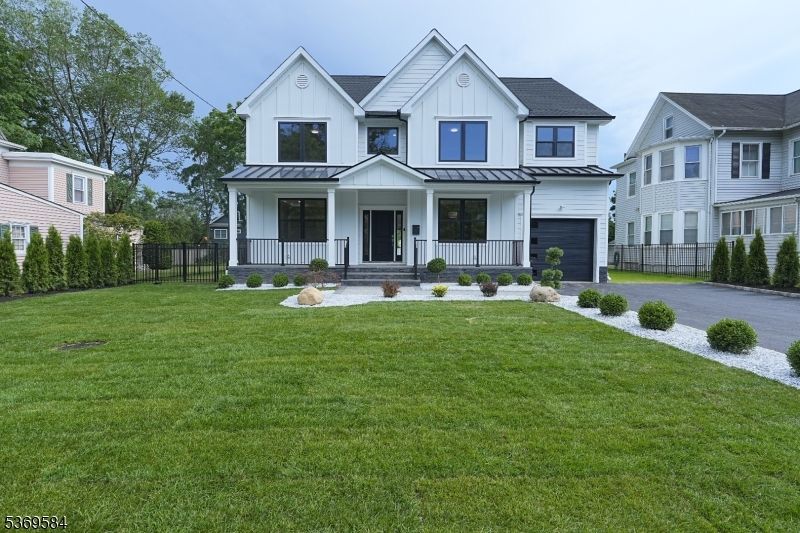 Attached, Exterior, Facade, Farmhouse