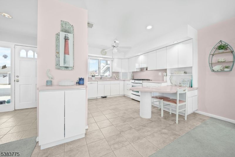 Dining room, Interior, Kitchen, Recessed Lighting