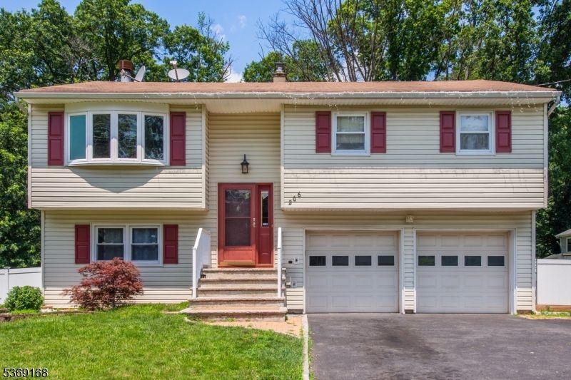 Attached, Exterior, Facade, Raised Ranch