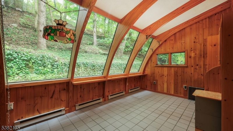 Empty room, Interior, Wooden Beams, Wooden Walls