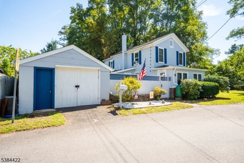 Detached Garage, Exterior