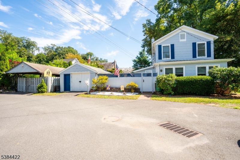 Detached Garage, Exterior