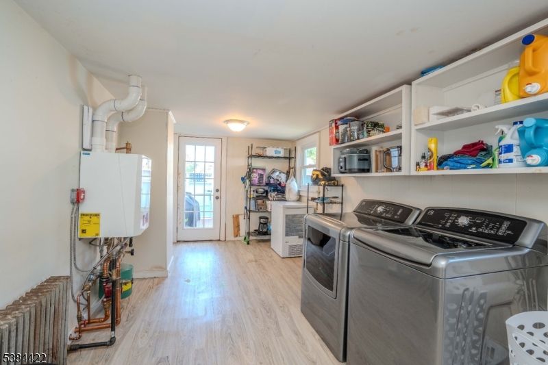 Interior, Washer, Wood Texture Flooring