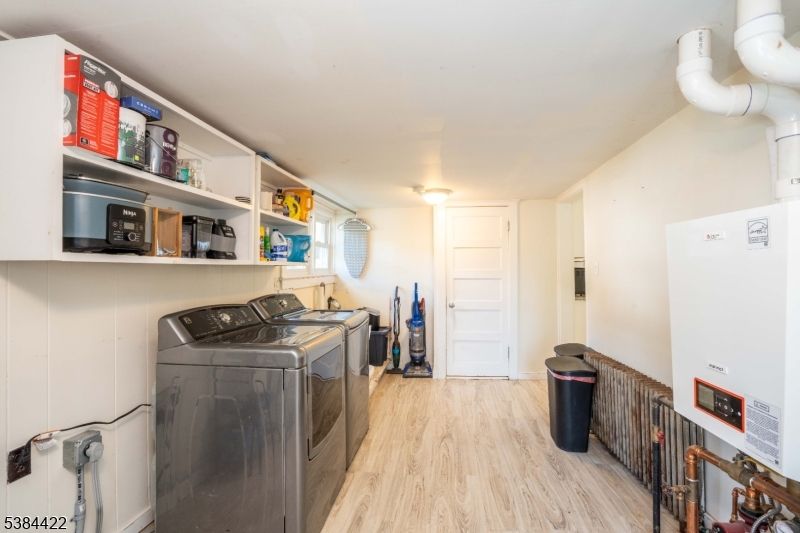 Interior, Washer, Wood Texture Flooring