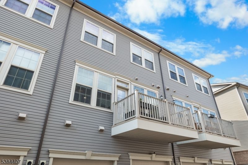 Attached, Exterior, Facade, Rowhouse