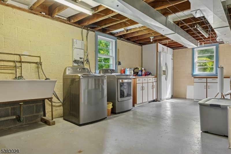 Interior, Washer, Wooden Beams