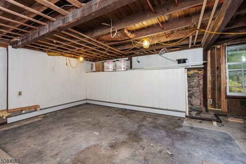 Empty room, Interior, Wooden Beams