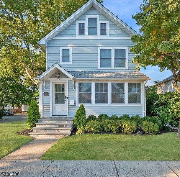 Exterior, Facade, Queen Anne Victorian