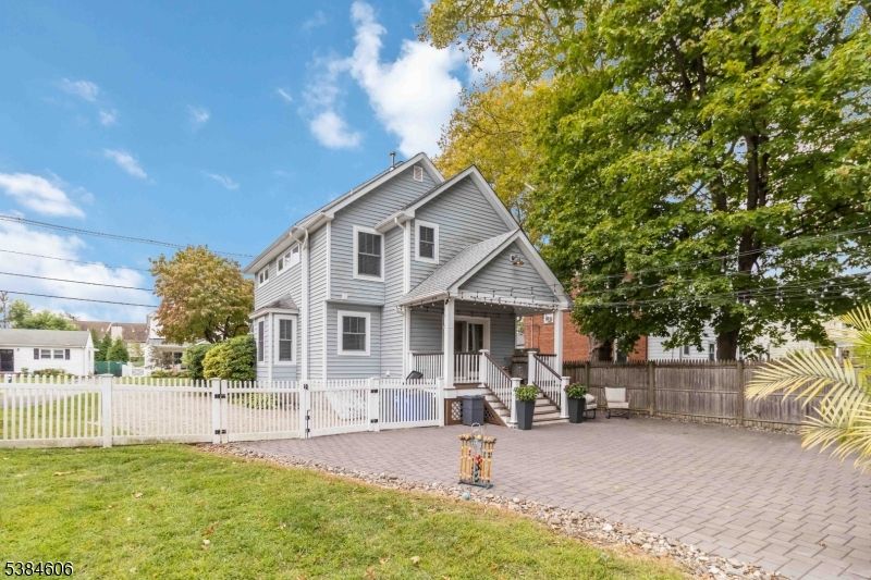 Backyard, Exterior, Facade, Queen Anne Victorian