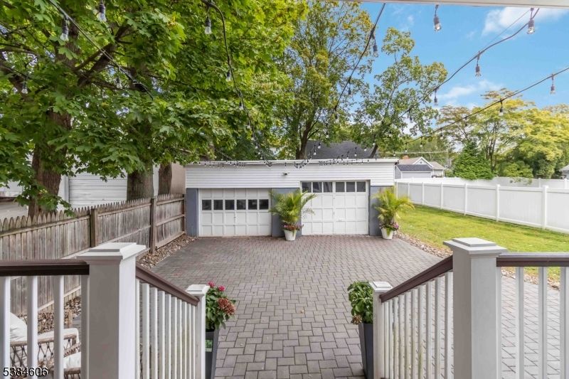 Detached Garage, Exterior