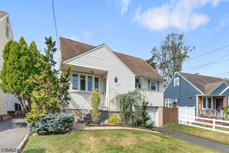 Backyard, Exterior, Facade, Cape Cod