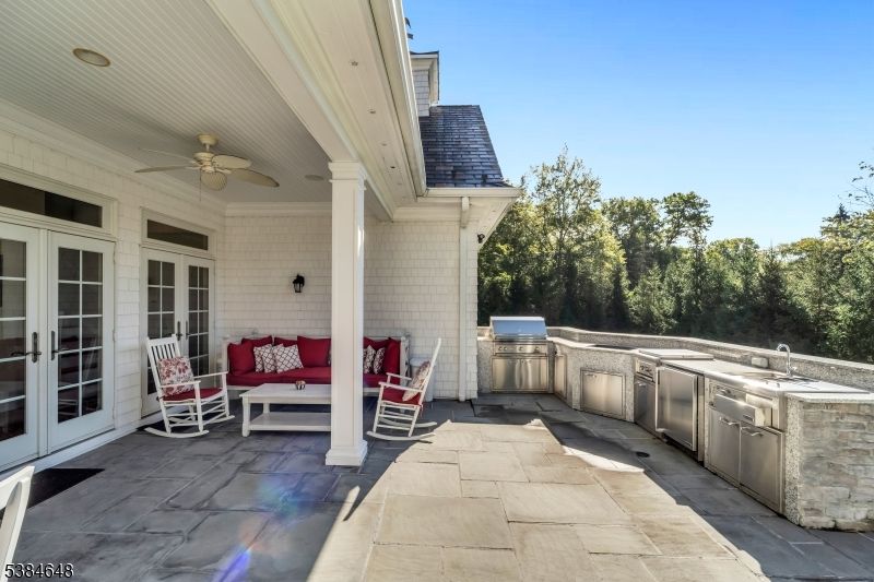 Exterior, Outdoor Kitchen