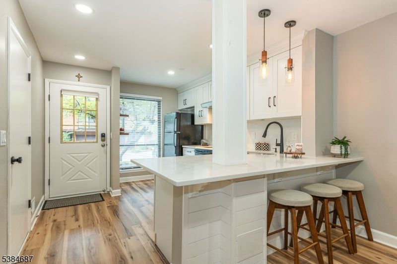 Interior, Kitchen, Pendant Lights, Recessed Lighting, Wood Texture Flooring
