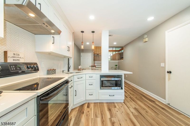 Interior, Kitchen, Pendant Lights, Recessed Lighting, Wood Texture Flooring