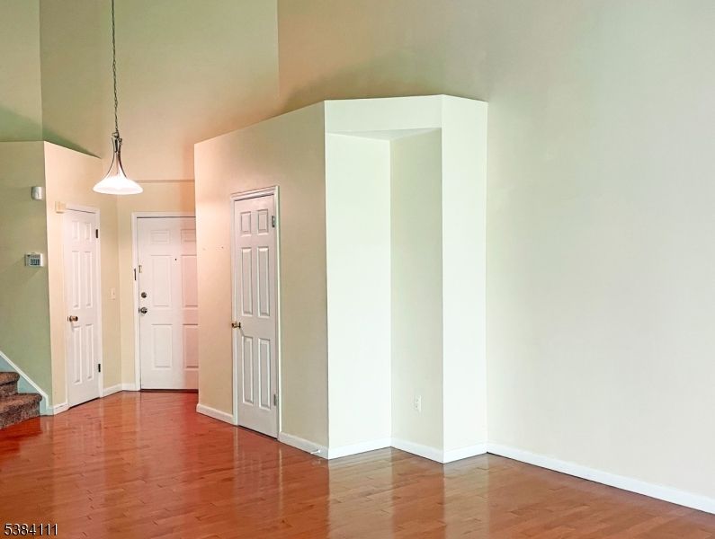 Interior, Pendant Lights, Wood Texture Flooring
