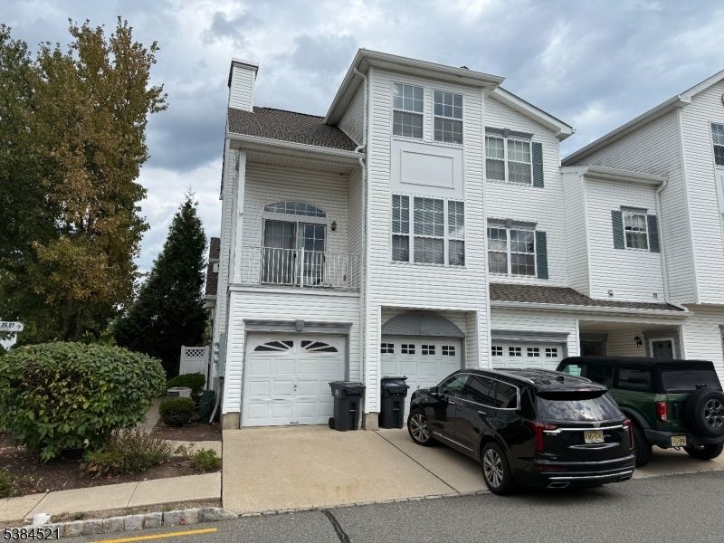 Attached, Exterior, Facade, Rowhouse