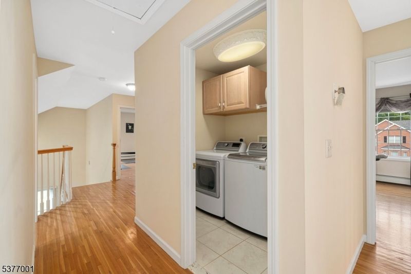 Interior, Washer, Wood Texture Flooring
