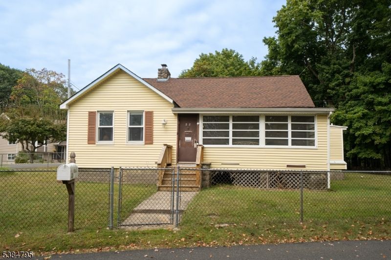 Exterior, Facade, Cape Cod