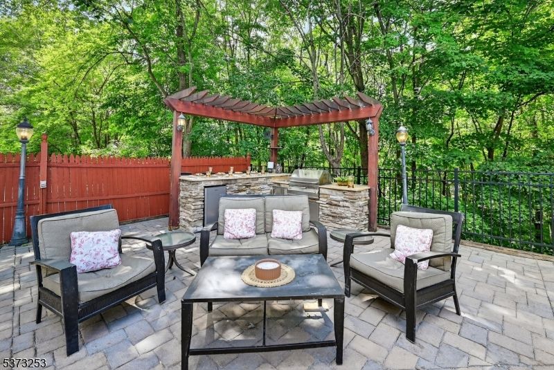 Exterior, Outdoor Kitchen