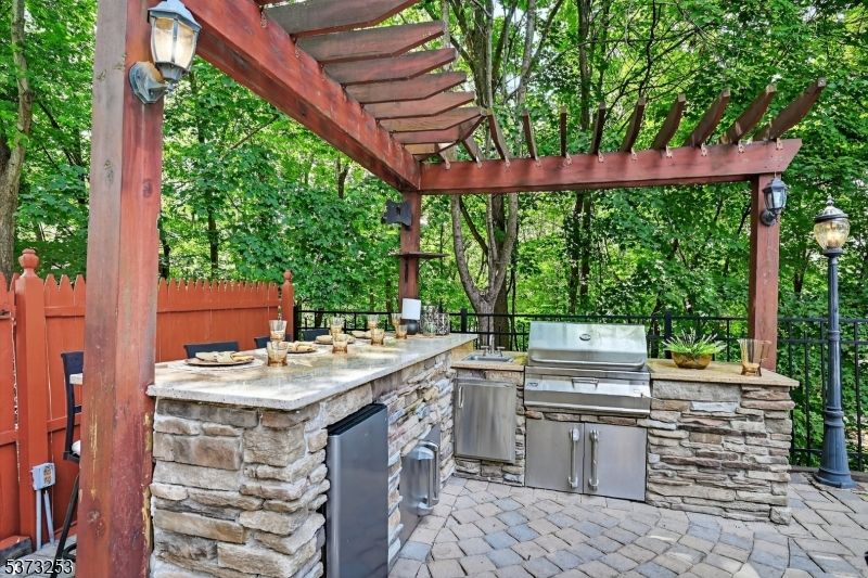 Exterior, Outdoor Kitchen