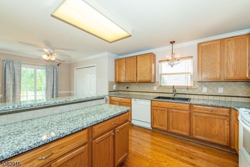 Chandelier, Interior, Kitchen, Wood Texture Flooring