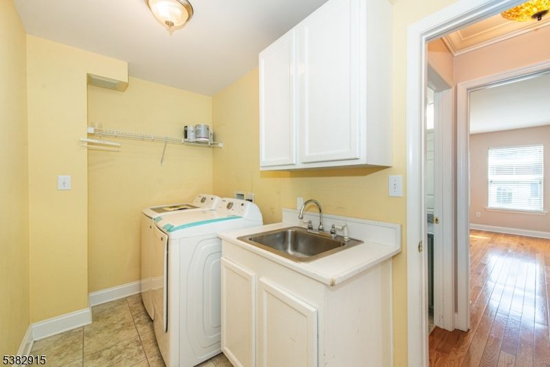 Interior, Utility Closets, Washer, Wood Texture Flooring