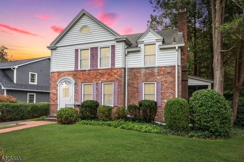 Exterior, Facade, Brick Facade, Brick Traditional