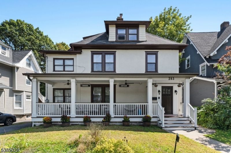 Exterior, Facade, American Foursquare