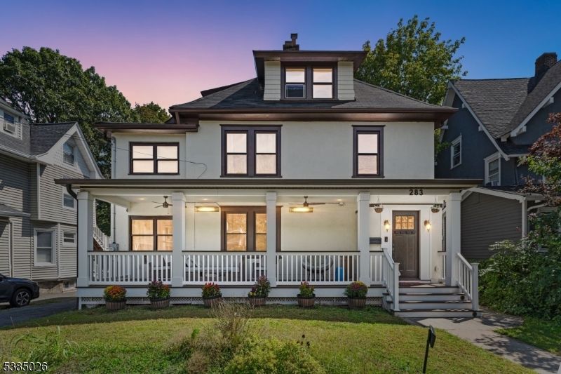 Exterior, Facade, American Foursquare