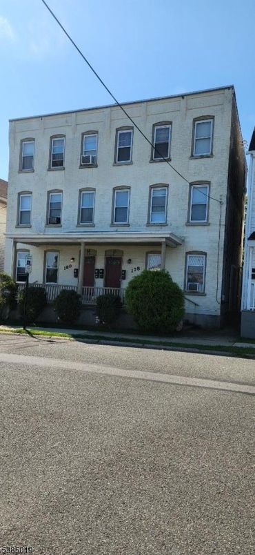 Exterior, Facade, Rowhouse