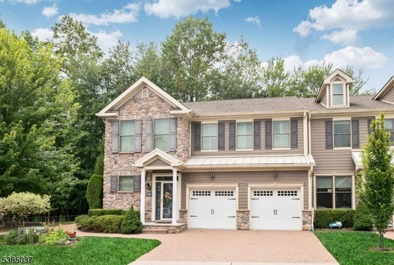 Attached, Exterior, Facade, Farmhouse