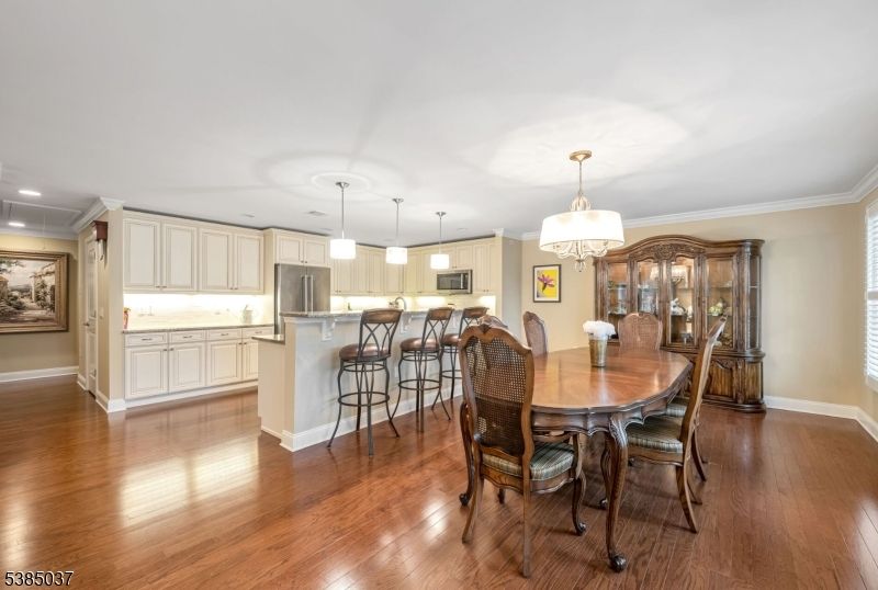 Chandelier, Dining room, Interior, Kitchen, Pendant Lights, Recessed Lighting, Wood Texture Flooring
